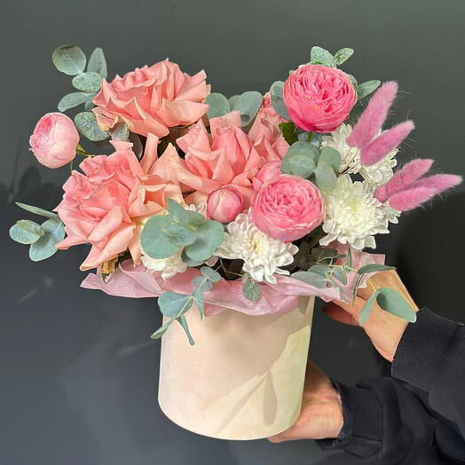 Цветы в коробке "С праздником 💐"/французские розы/пион куст роза/куст хризантема/эвкалипт /Цветы Уфа/Цветы в Уфе