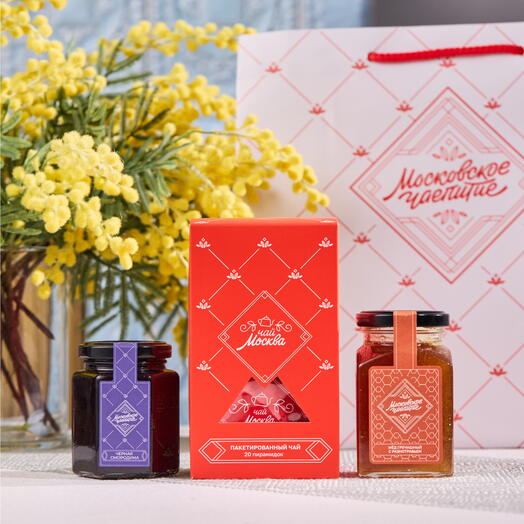 Набор чайный с вареньем из черной смородины и гречишным медом в подарочном пакете