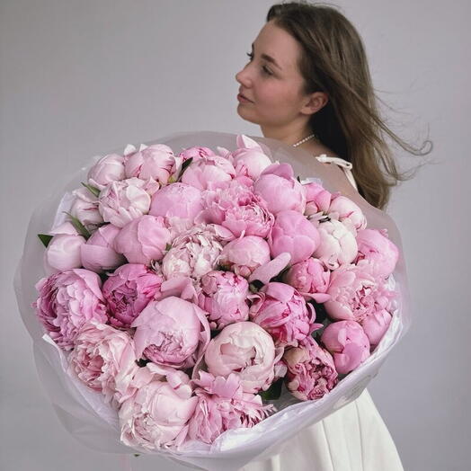Букет из 35 пионов "SARAH BERNHARDT"
