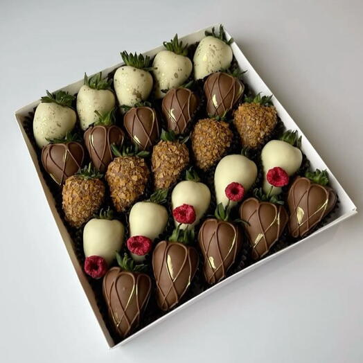Luxury Chocolate Strawberry Box – Mixed Gourmet Strawberry Gift