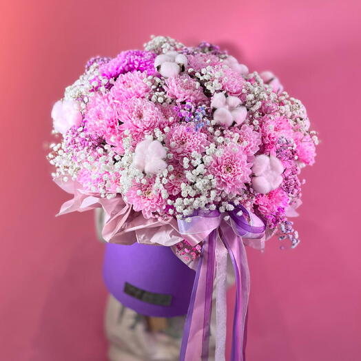 Большая коробка с хризантемами,гипсофилой и хлопком💜