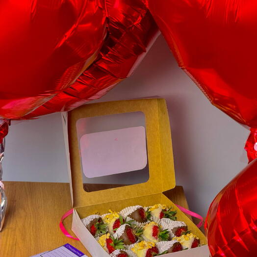 Gift Box «Клубника в шоколаде + шары»