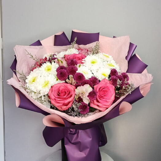 Букет💐 с розами и хризантемой