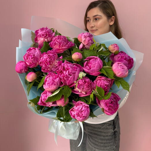 Монобукет из малиновых пионов 21 шт
