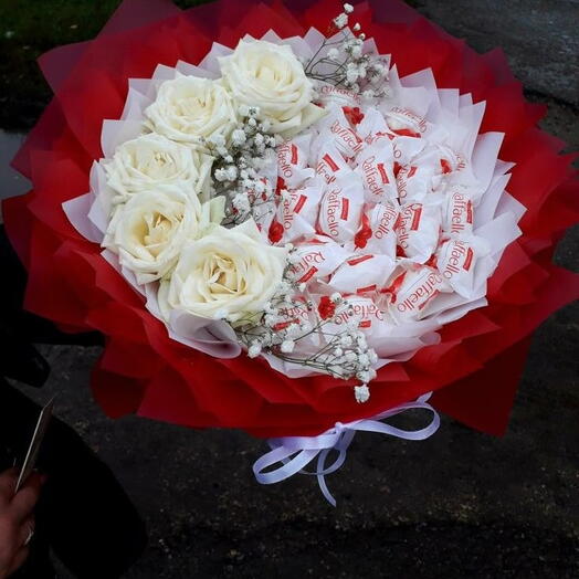 Сладкий букет из конфет Рафаэлло с розами "Сладкое дыхание роз"🌹