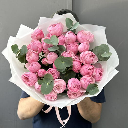 Пионовидные кустовые розы Mansfield Pink 9 шт с эвкалиптом peony