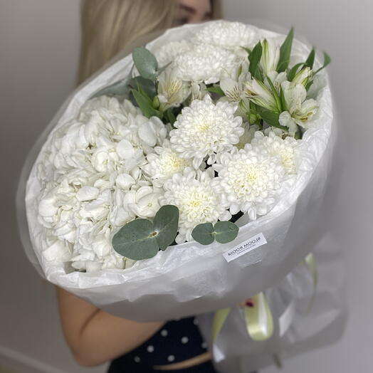 Букет «Чистая любовь» 🤍🌿Bloom room, гортензия, хризантема, альстромерия, эвкалипт