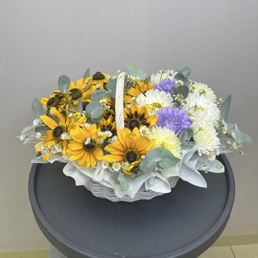 Летний солнечный букет в плетеной корзине 🌻