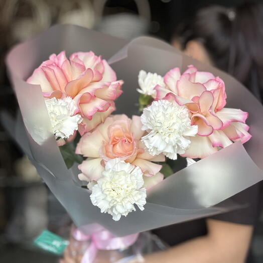 Букет комплимент с диантусами и розой💗