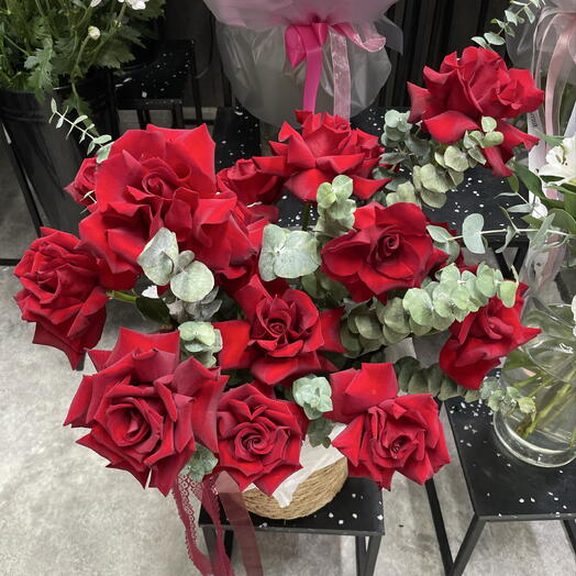 Композиция из 51 розы