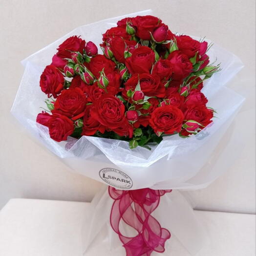 7 red spray roses bouquet