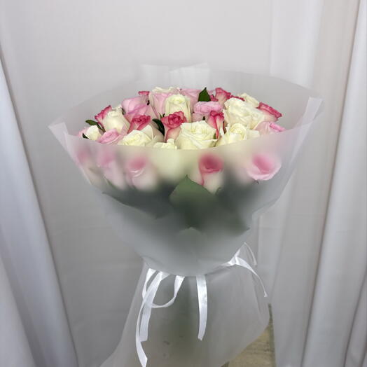 Нежный микс из 35 роз