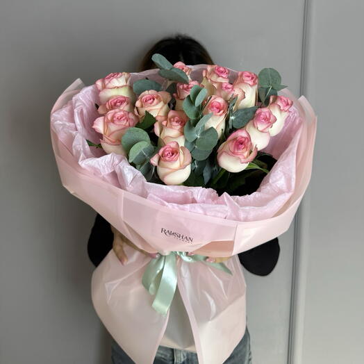 A beautiful bouquet of 15 roses