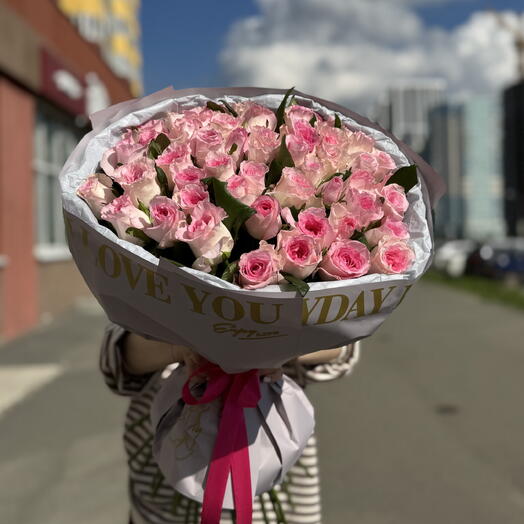 Моно букет из розовой розы 51шт