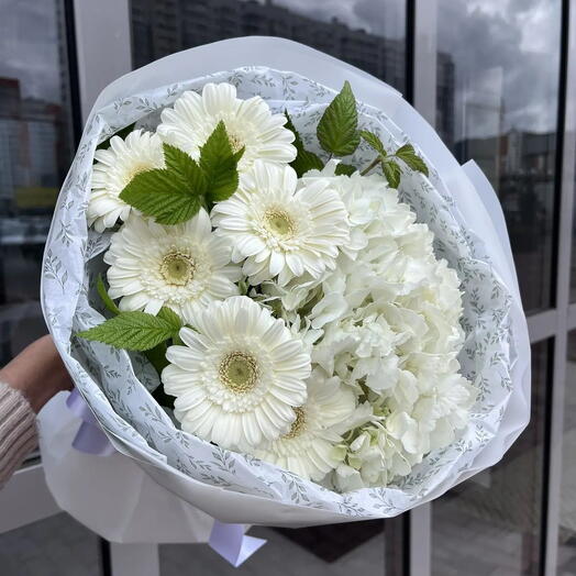 Дуо букет с гортензией и минигерберами