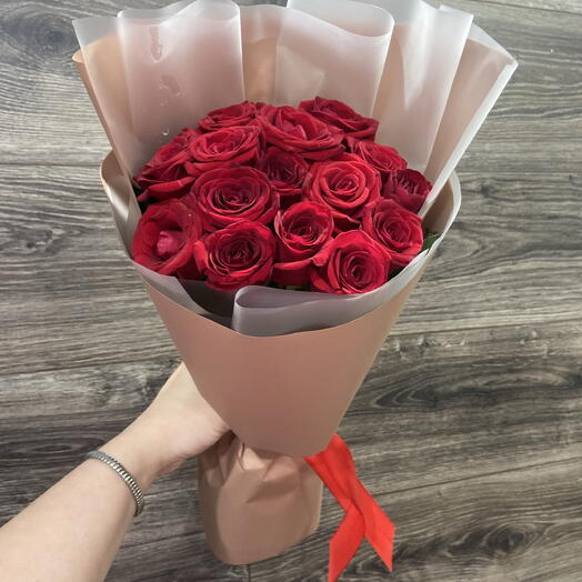 15 красных роз ми