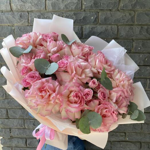 Букет «Розовое облако» из французских и кустовых роз 🌸🩷