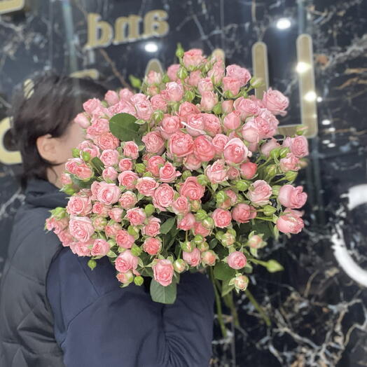 Монобукет из 25 кустовых пионовидных роз