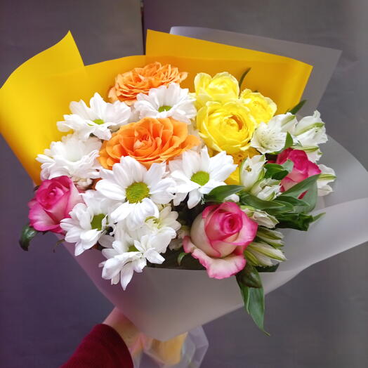 Букет с хризантемой и кустовой розой🌹🌼