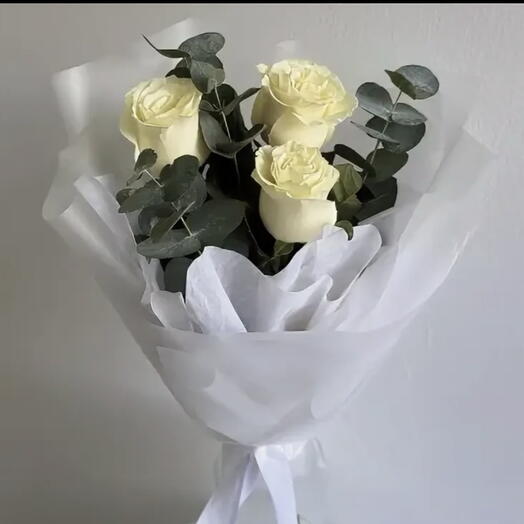 Букет с белыми розами