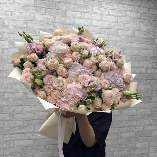 Авторский букет гортензия и кустовая Роза 🥰
