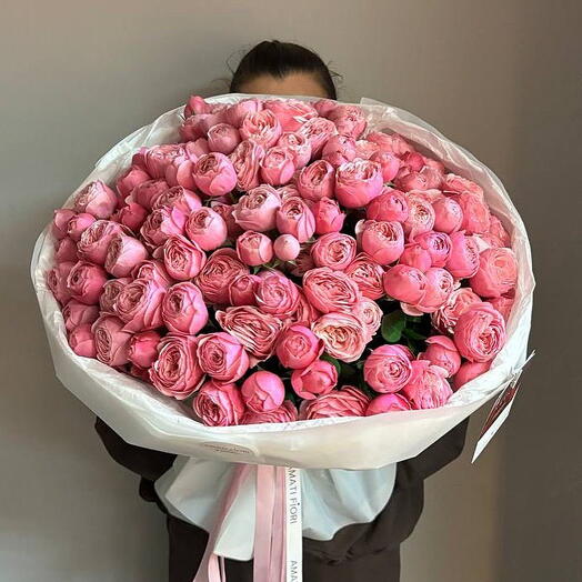 Букет из 29 пионовидных кустовых роз silva pink