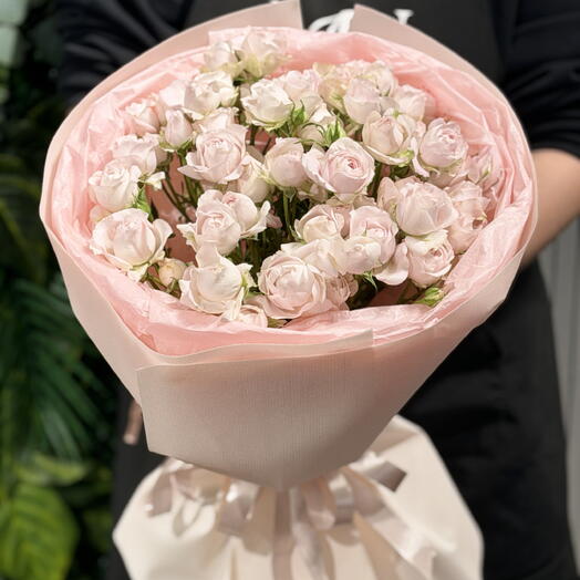 Букет из кустовой пионовидной розы 🌸