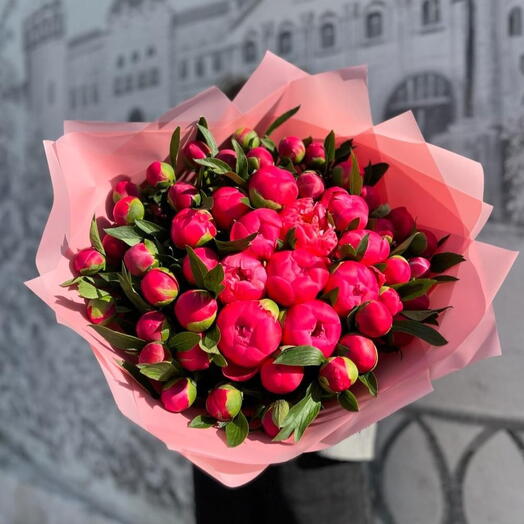 Букет пионов 51