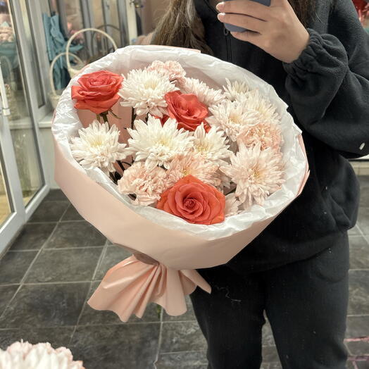 Букет из роз и хризантем