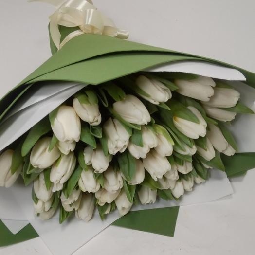 Ramo de tulipanes blancos