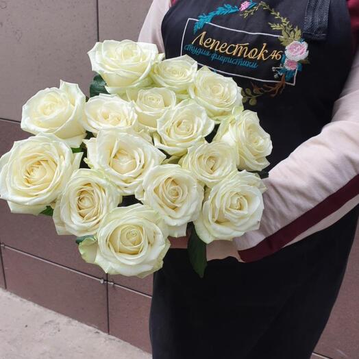 Ramo de 15 rosas cremosas