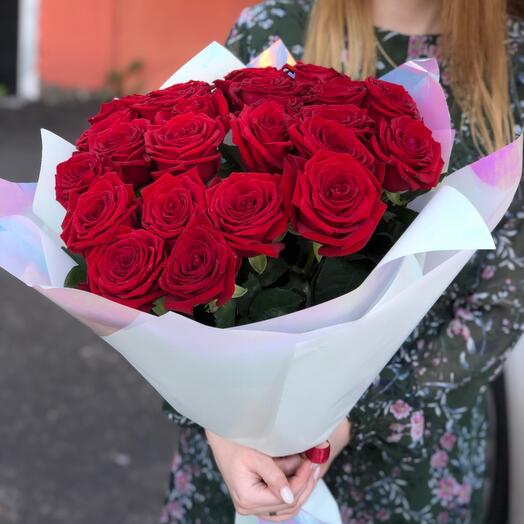 25 красных роз red naomi