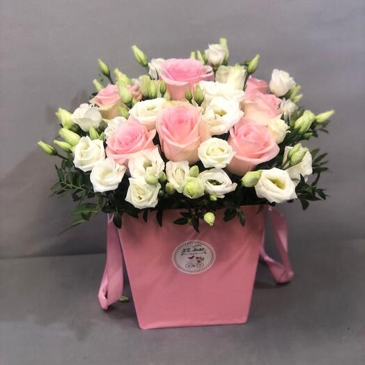 Box with roses and lisianthus