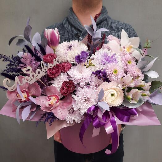 Цветы в коробке "С любовью маме"