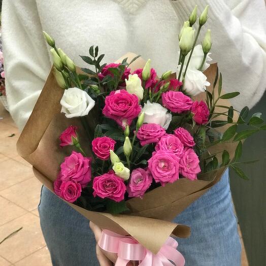 Bouquet of roses with eustoma