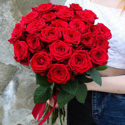 25 red roses🌹