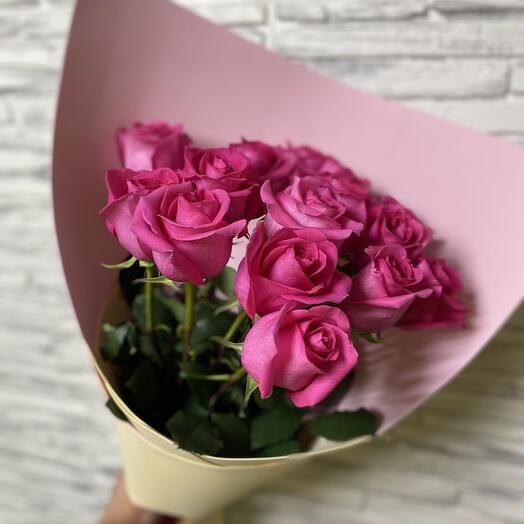 15 розовых роз