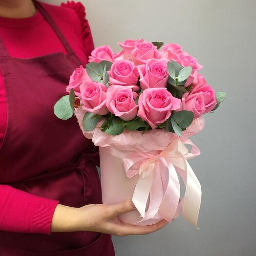 Pink roses in a hatbox