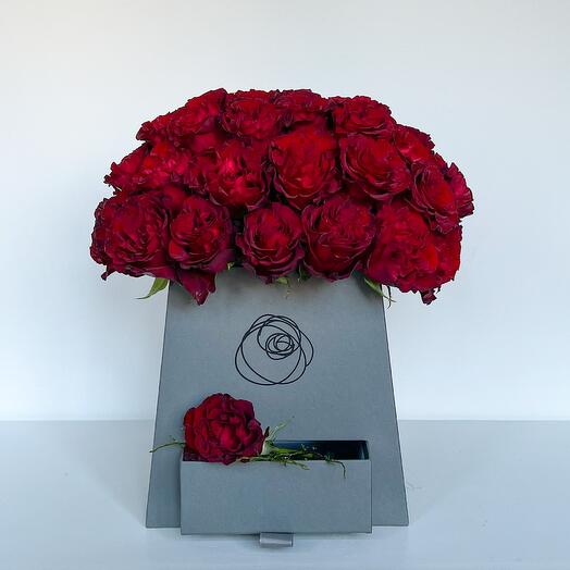 Red Roses - Grey Box
