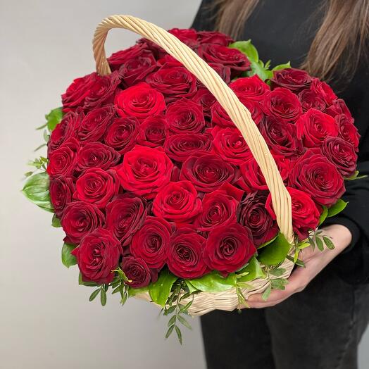 Сердце из 51 роз в корзине «Люблю тебя»