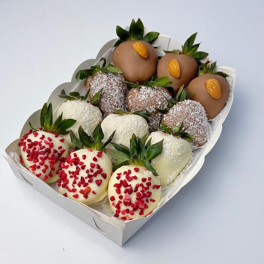 Клубника в шоколаде (12-16 ягод)