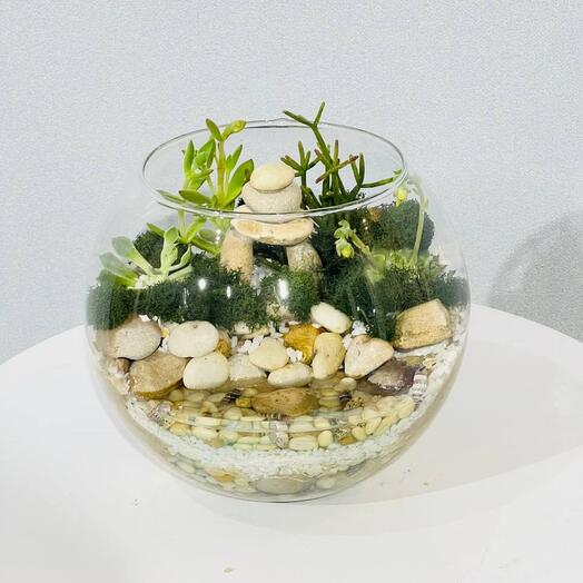 Round florarium aquarium with live flowers and epoxy resin