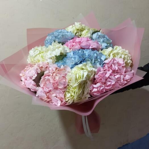 Gran ramo de hortensias de primavera