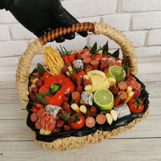 Корзина мясная и овощная