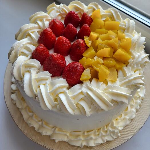 Pastel de fresa y melocotón