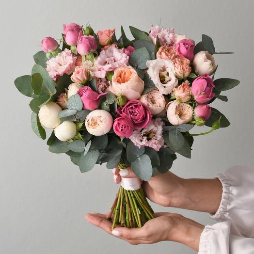 Букет невесты в яркой гамме микс кустовых роз с эвкалиптом | Букет 3 Bottega dei Fiori