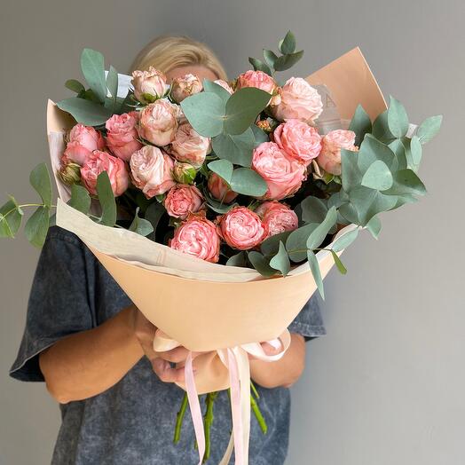 Ramo con rosa y eucalipto