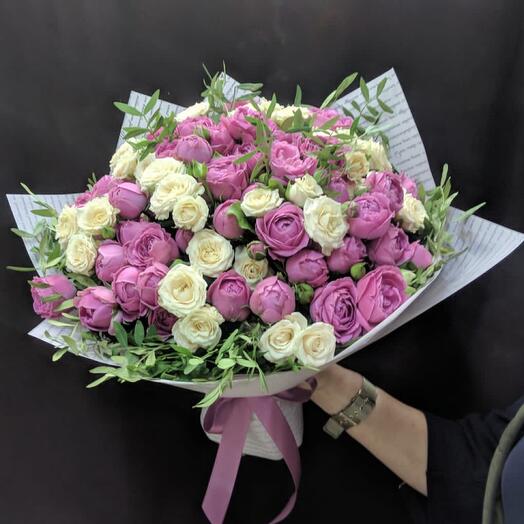 Букет из кустовых роз и пионовидных кутовых роз Мисти баблс