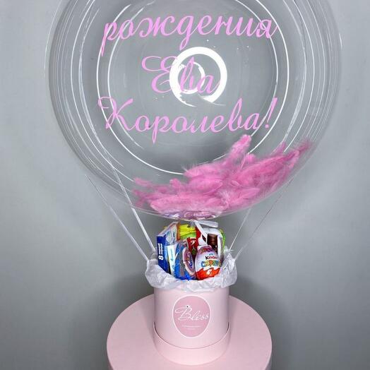 Киндеры в шляпной коробке и шаром Bubble