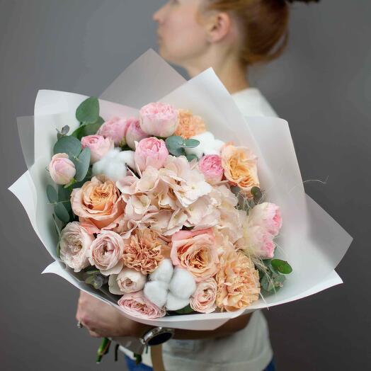 Ramo de autor algodón Delicado con hortensias, rosas y algodón